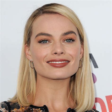 margot robbie lip filler|Fans Spot A ‘Huge Difference’ In Margot Robbie’s。